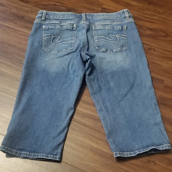 White House Black Market Denim Cropped Jeans - Picture 8 of 13